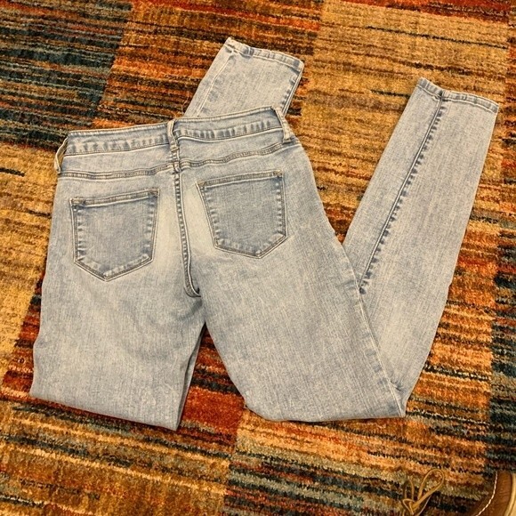 Scarlet Boulevard size 26 light was skinny jeans. Ripped over knees - Picture 2 of 7